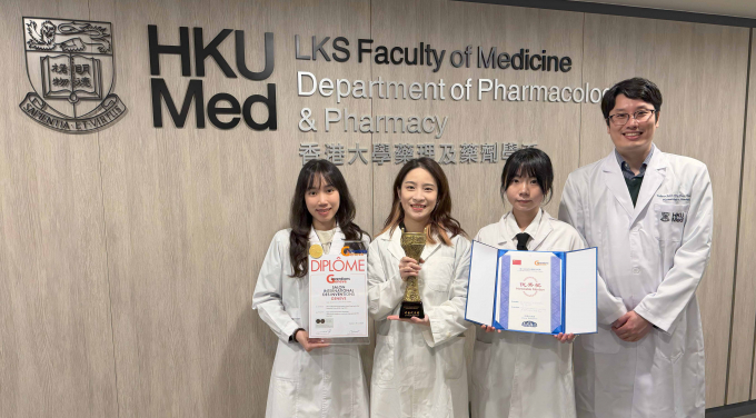 HKUMed has developed the world’s first ‘NanoPowder nasal spray’. The innovation was awarded the ‘Special Grand Prize – Prize of the Chinese Delegation’ and ‘Gold Medal with Congratulations of the Jury’ at the 51st International Exhibition of Inventions Geneva. In the picture are Professor Aviva Chow Shing-fung (first right), Dr Shao Zitong (second left) and the research team members.
 